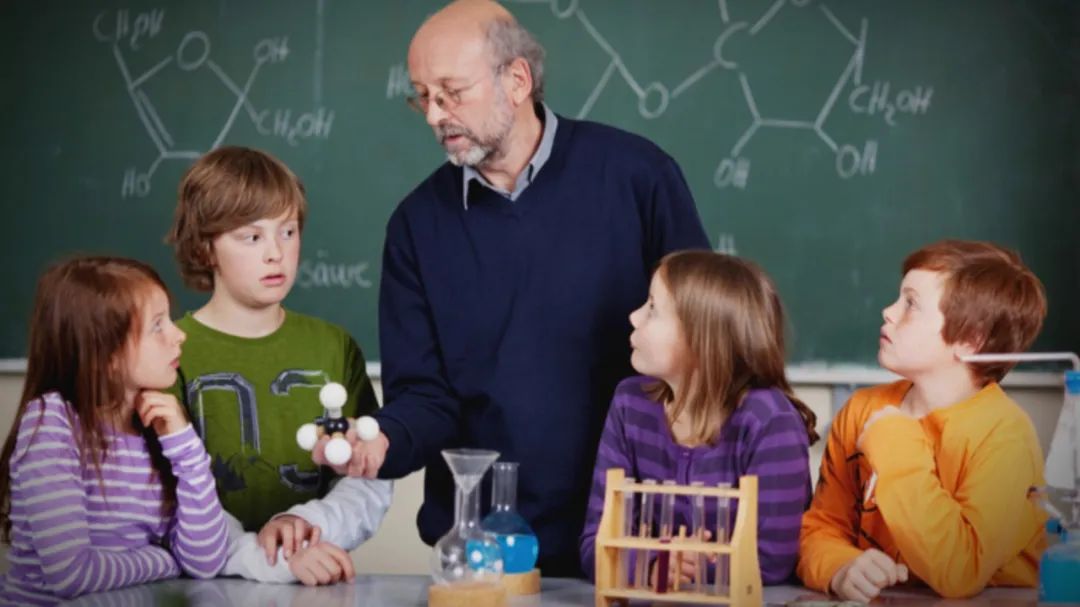 1980年教师延迟到哪年退休,延迟退休高校教师