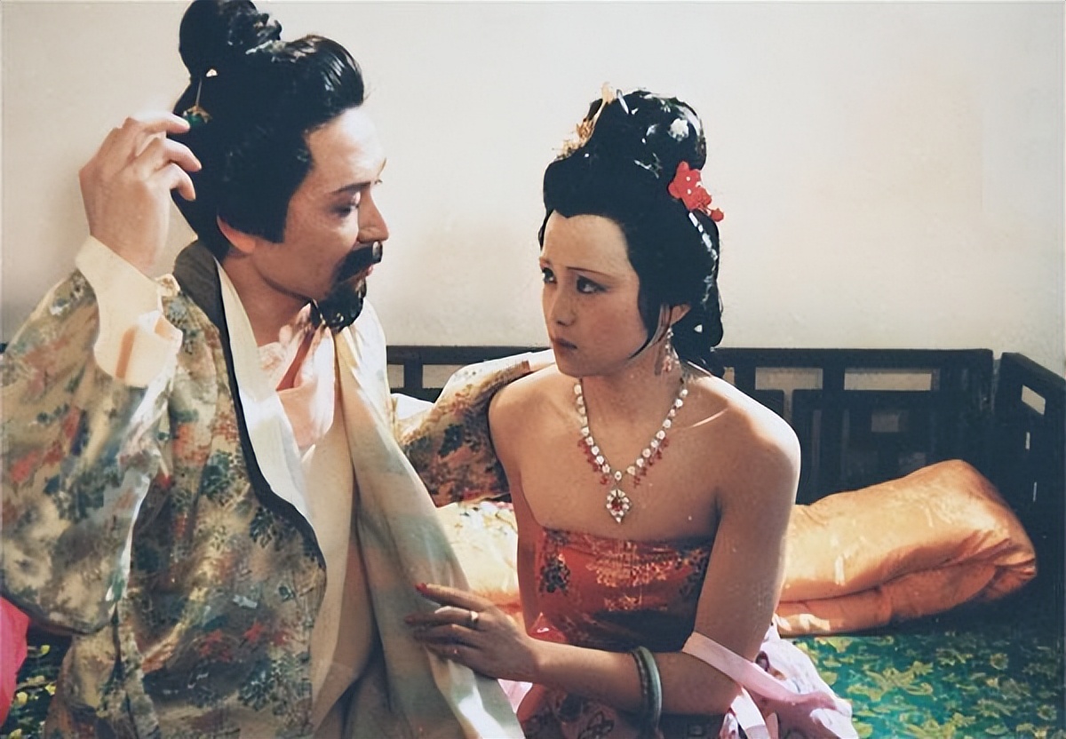 秦可卿和公公“爬灰”的丑事究竟是心甘情愿还是淫威下的不得不从