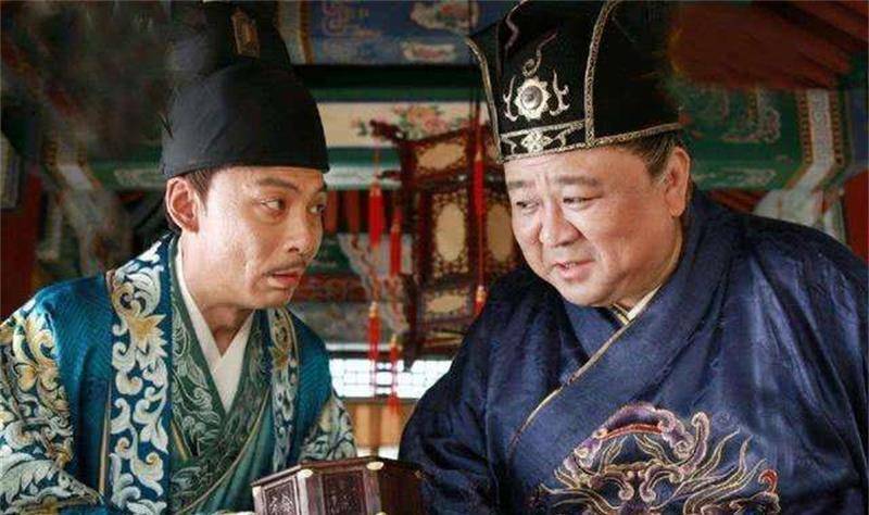 靠女人上位的太监，让皇帝当儿子，逼皇帝吐血，杀了皇帝