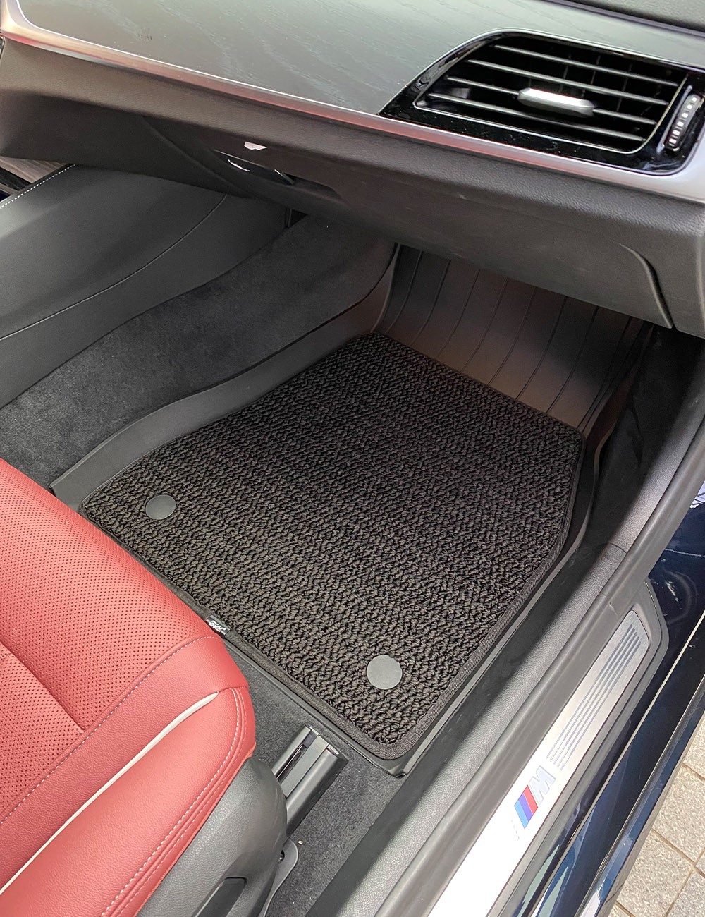 宝马530换发动机脚垫多少钱,给爱车更换360全包围脚垫