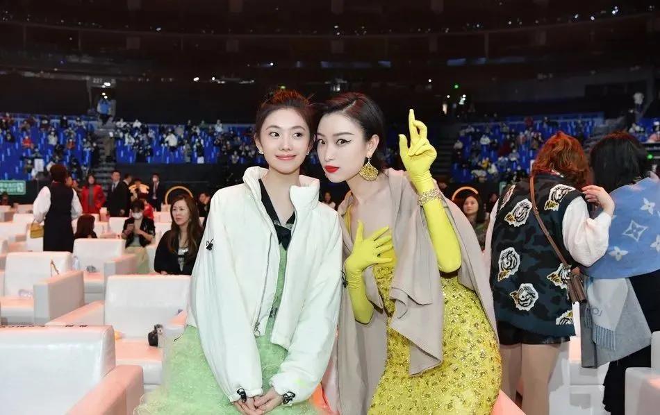 干净的眼妆教程伪素颜,单眼妆教程干净高级伪素颜