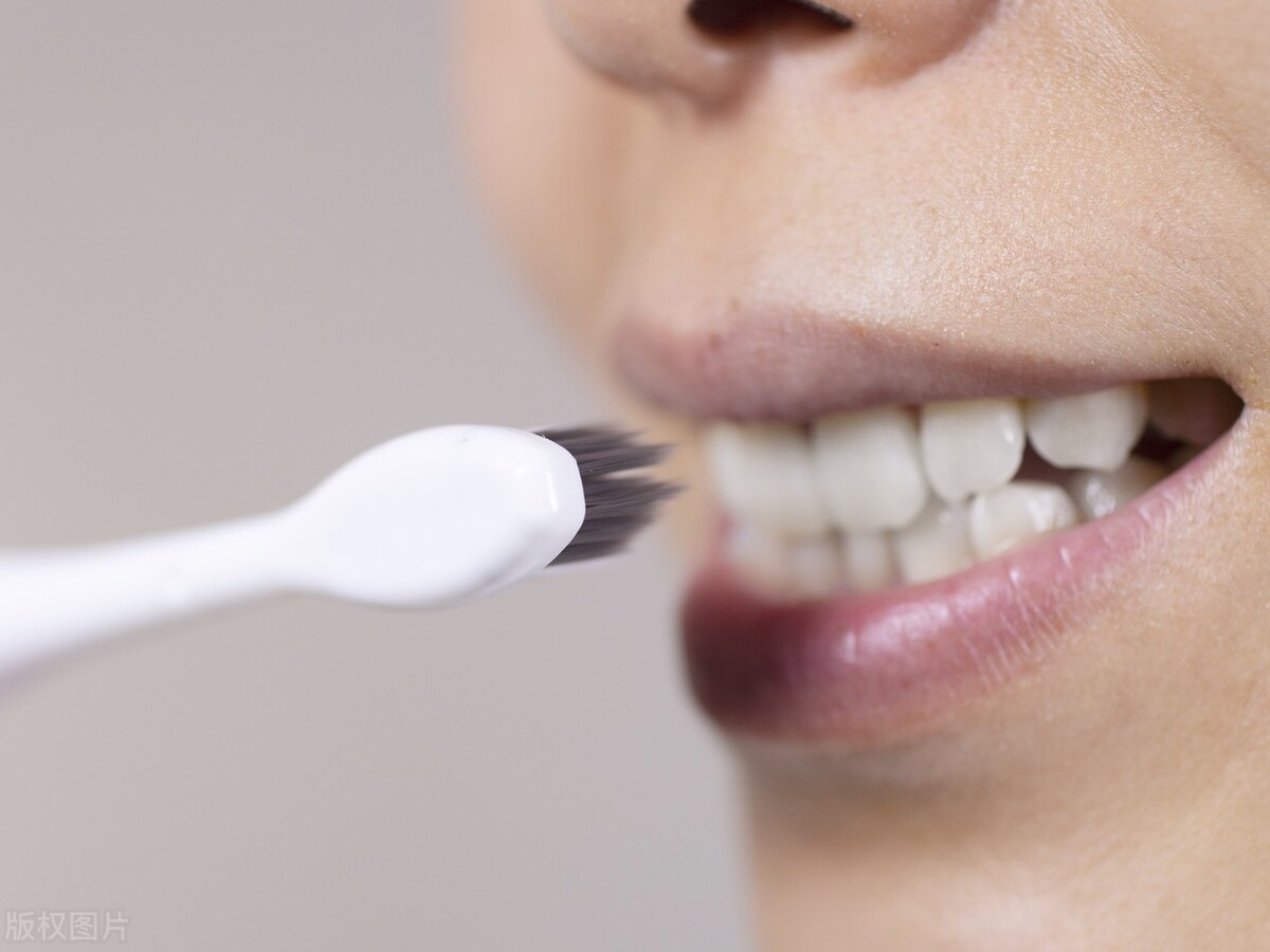 心脑血管疾病患者牙龈出血,老人牙龈出血是什么疾病