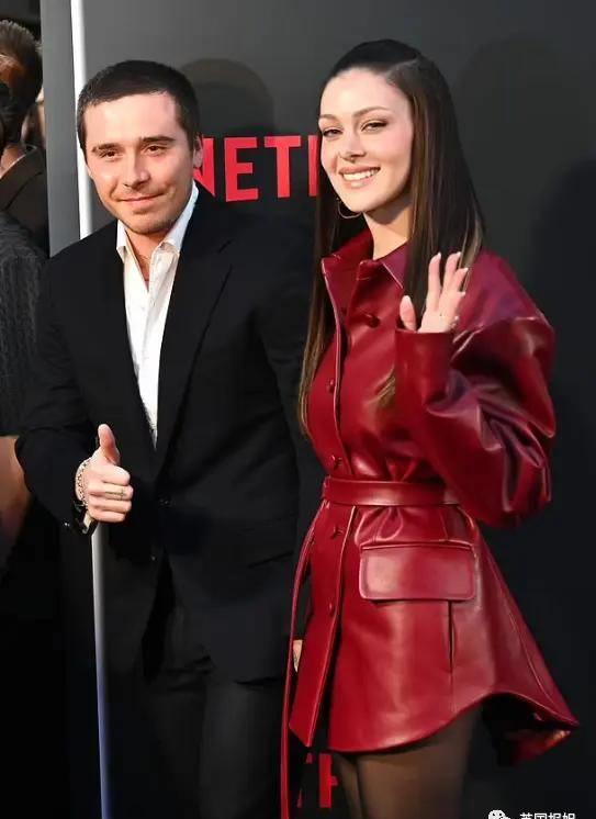 贝嫂狂晒48岁小贝半裸翘臀照，全球网友狂欢：谢嫂子带看男菩萨！