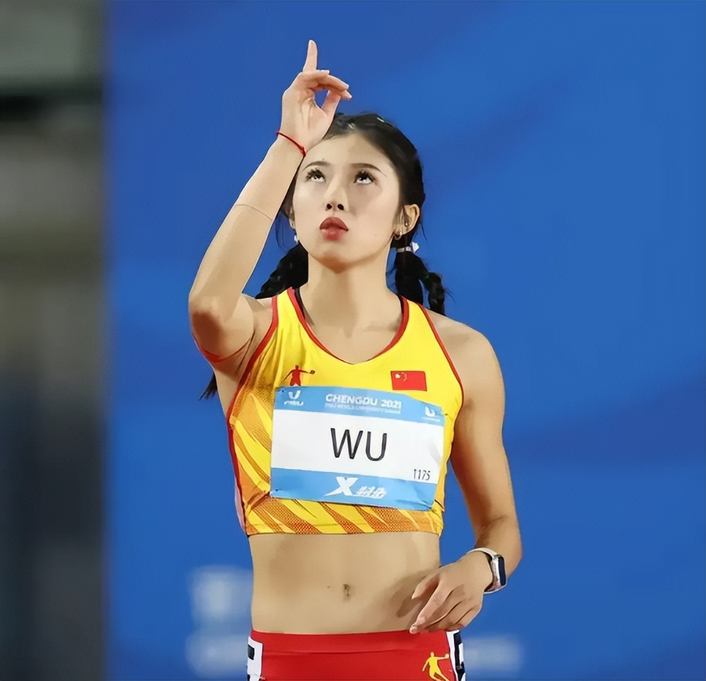 田径女神吴艳妮又美又飒,吴艳妮为什么被评为田径女神