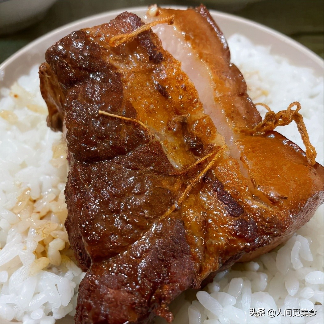 山东济南这家苍蝇馆子，靠一块肉火了18年，12元1块一天卖出200斤