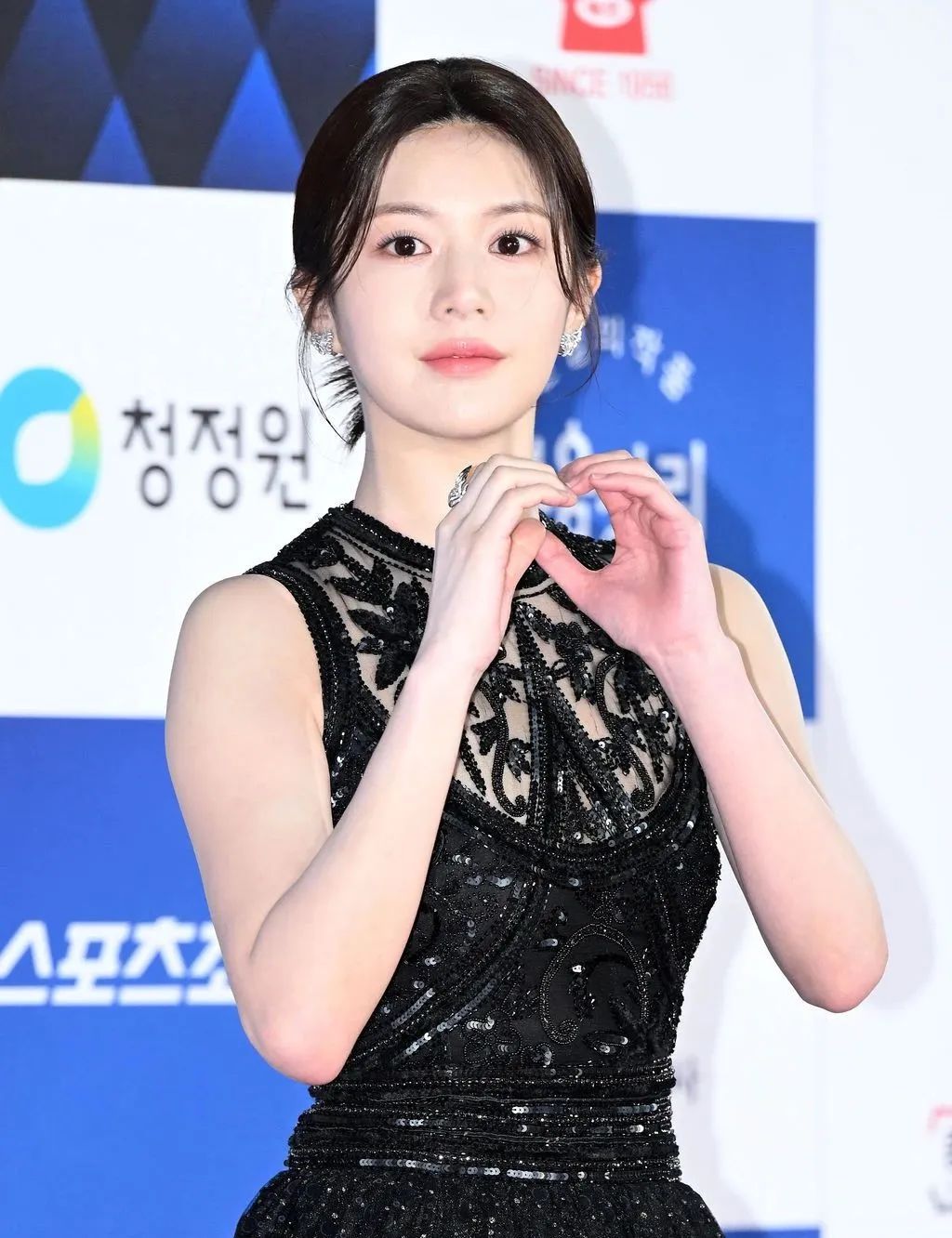 韩国女神汤唯,韩国晚会上的汤唯