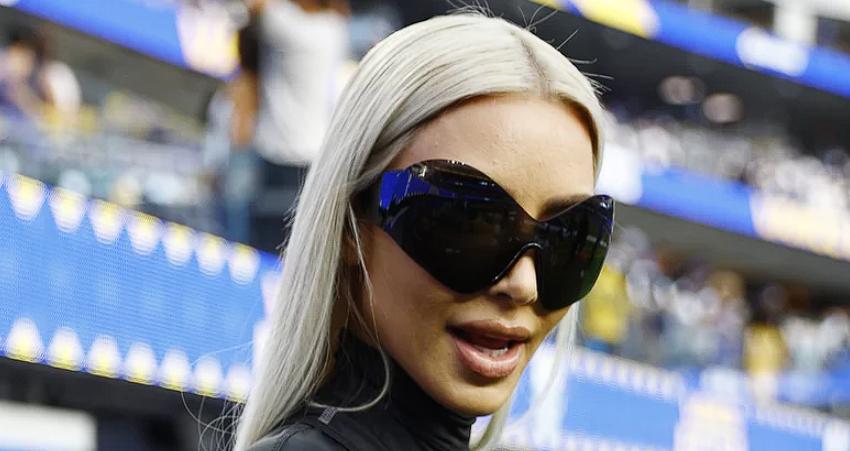 足球运动员场上被嘘,体育明星因输了比赛而被骂