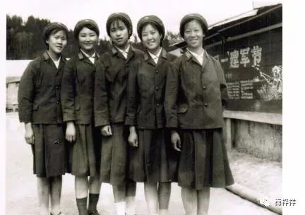 战友作品:“北极”女兵(黄爱明)梅梓祥