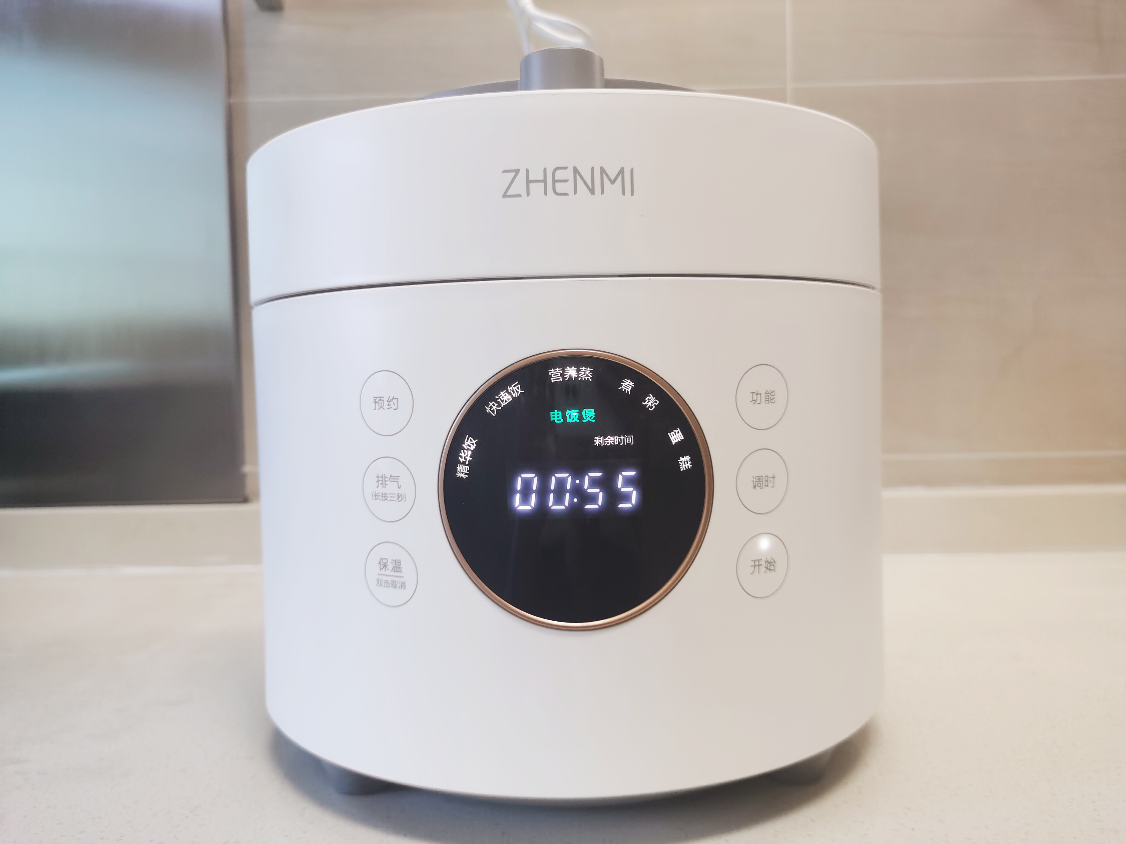 电饭煲和电压力锅有何不同,电饭煲还是电压力锅实用