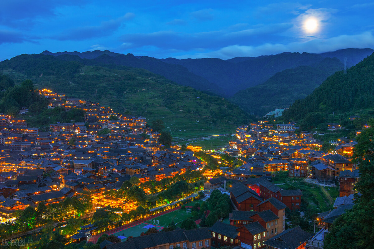 云贵川三地好玩的地方,云贵川附近哪个景点景色最好