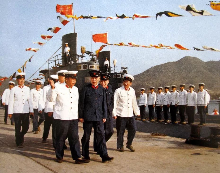 87年肖劲光看电视时大发雷霆，质问*华清刘**：谁说中国不准备建航母