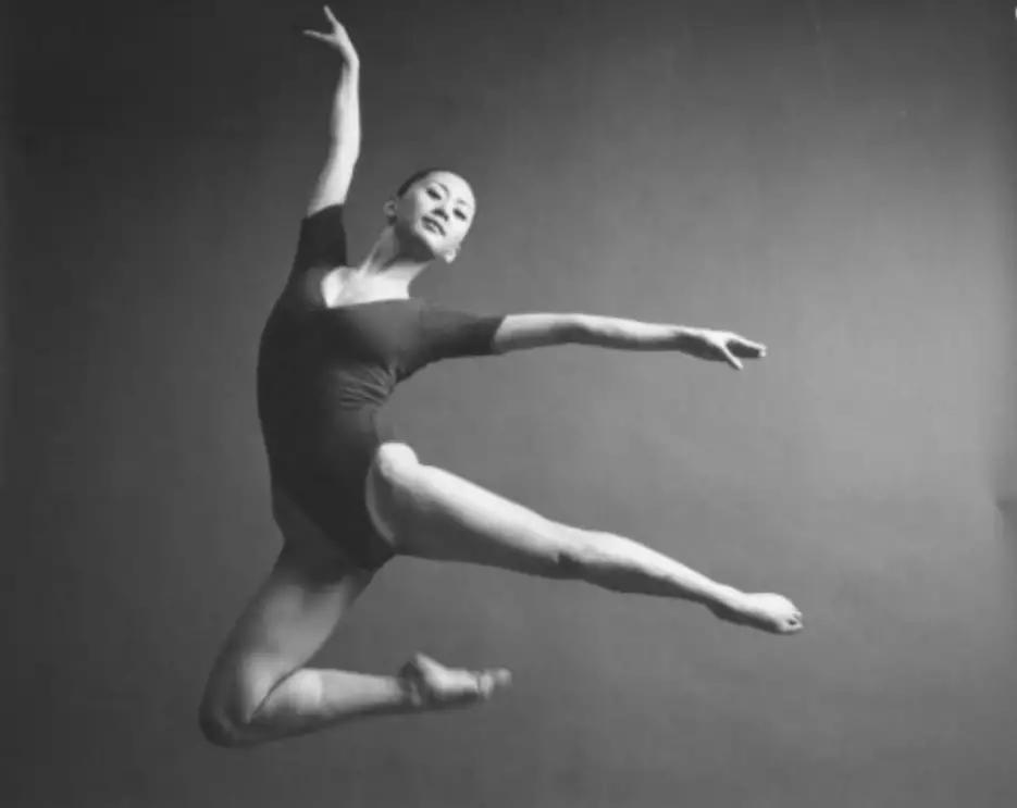 人体模特汤加丽：丈夫抛弃，父亲嫌弃，45岁仍单身，后悔了吗？