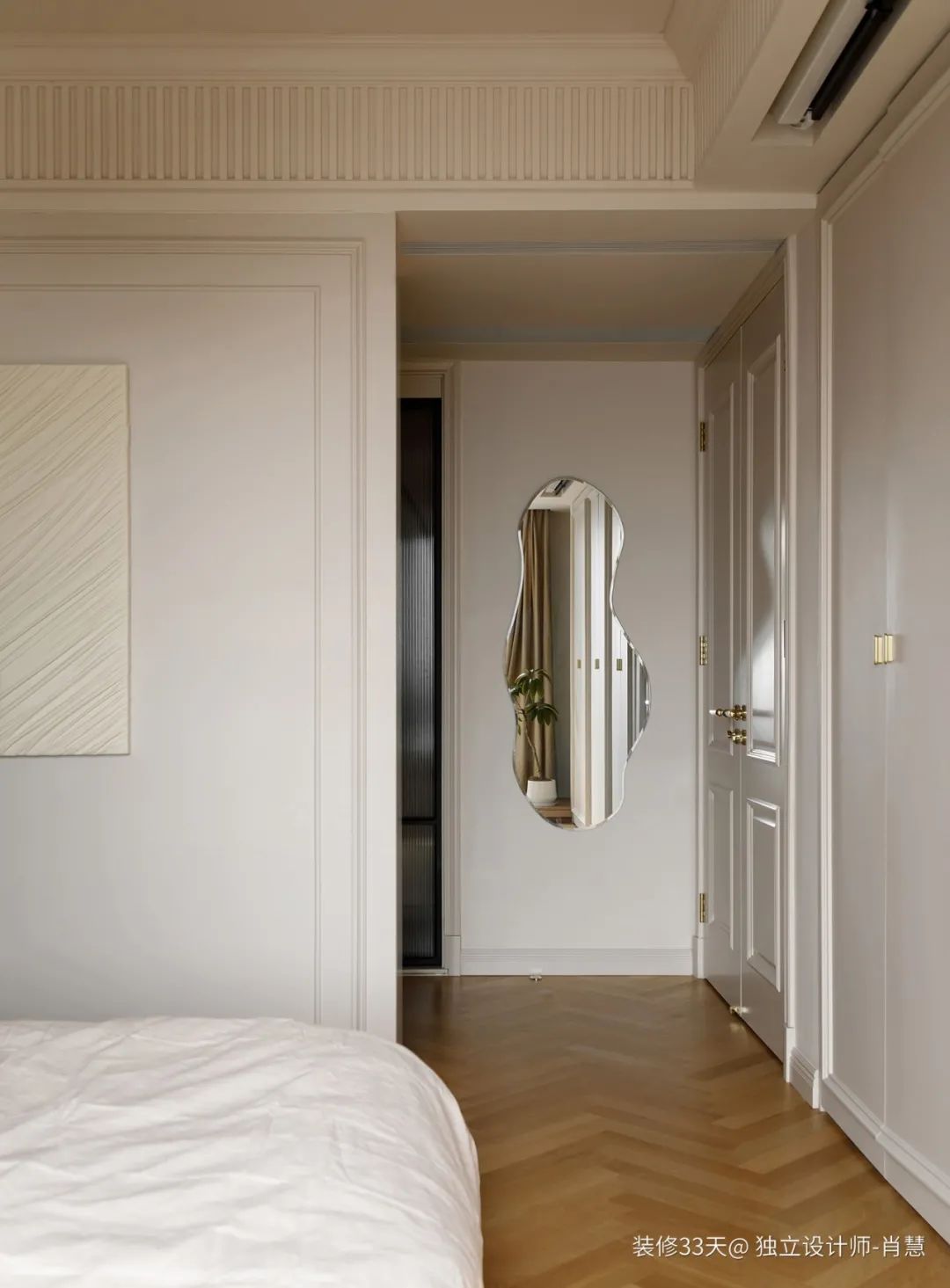 我盯着几个门洞看了好久