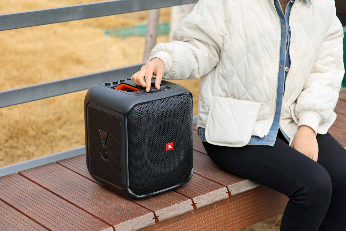 双无线话筒大功率蓝牙音响,jbl户外音箱710对比评测