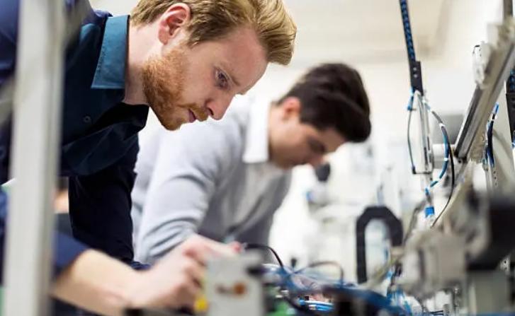 就业前景最好的十大工科类专业,女孩工科就业率好专业排名