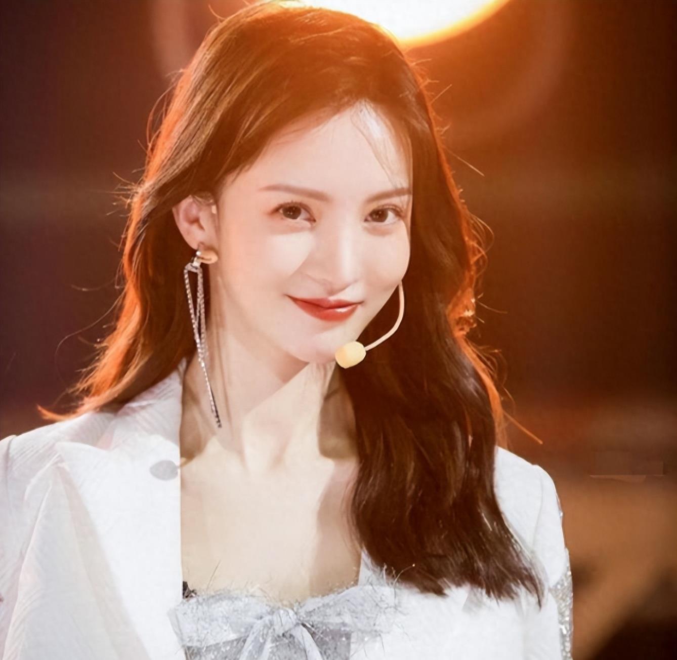 什么叫一张嘴毁了脸蛋,金晨和袁姗姗谁漂亮