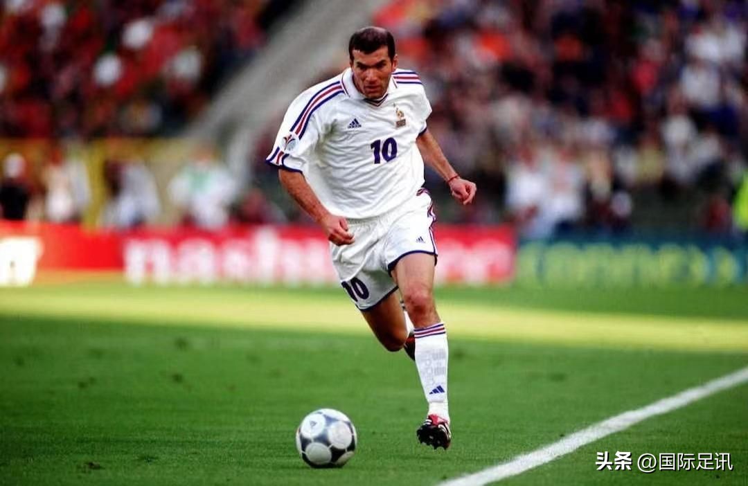 足球经典球鞋,足球著名球星球鞋