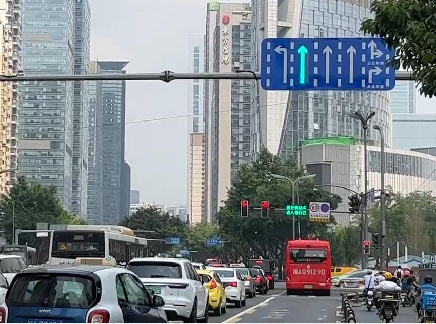 马路上的可变车道是什么,道路上的可变车道是什么意思啊