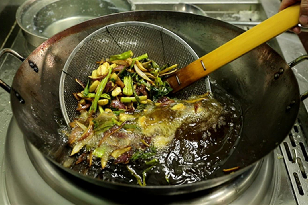 买火锅底料固体好还是液体好吃,买火锅底料怎么选