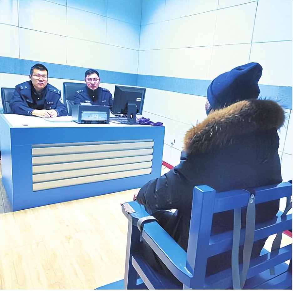 违章太多难检车*牌套**露馅被查竟说“车不要了”