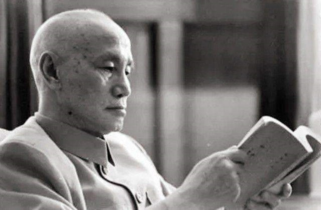 蒋介石为什么至今仍未下葬？入殓还穿七条裤子，多年以后才知原因