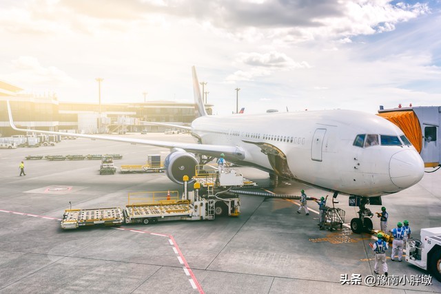 顺丰快递员和京东还有德邦哪个好,顺丰如何成为物流快递行业的龙头