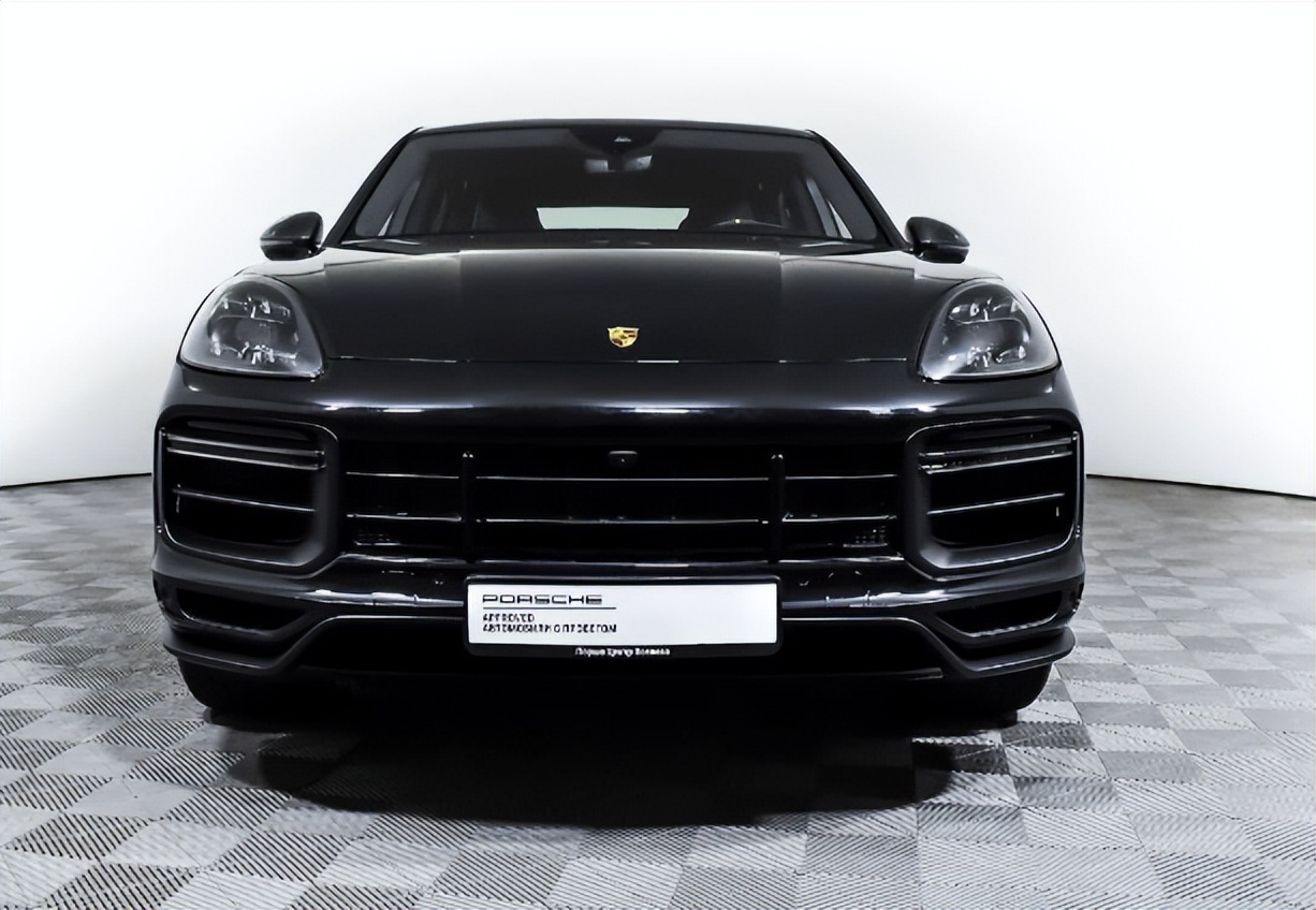 新款“黑武士”卡宴曝光，四驱+中置双排气，4.0T爆发641马力