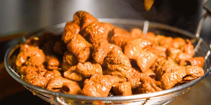 被套头了，「炸卤虎皮肥肠王」来了