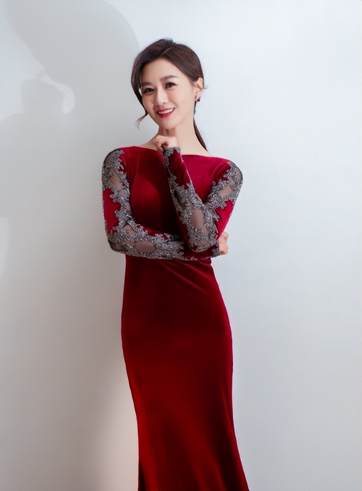 国足太太团斗艳美如画,国足太太团真实身材