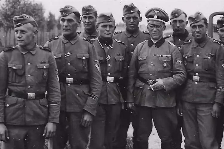 她是谁？遭德军332团折磨牺牲，斯大林震怒下令为其*仇报**，战争片