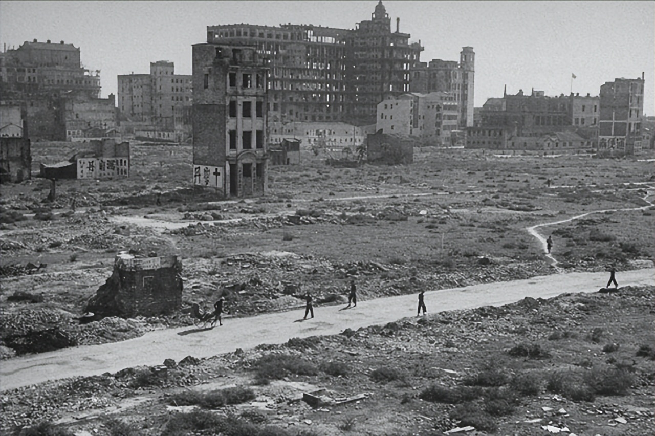 李梅轰炸日本全过程,当时是谁派李梅轰炸日本