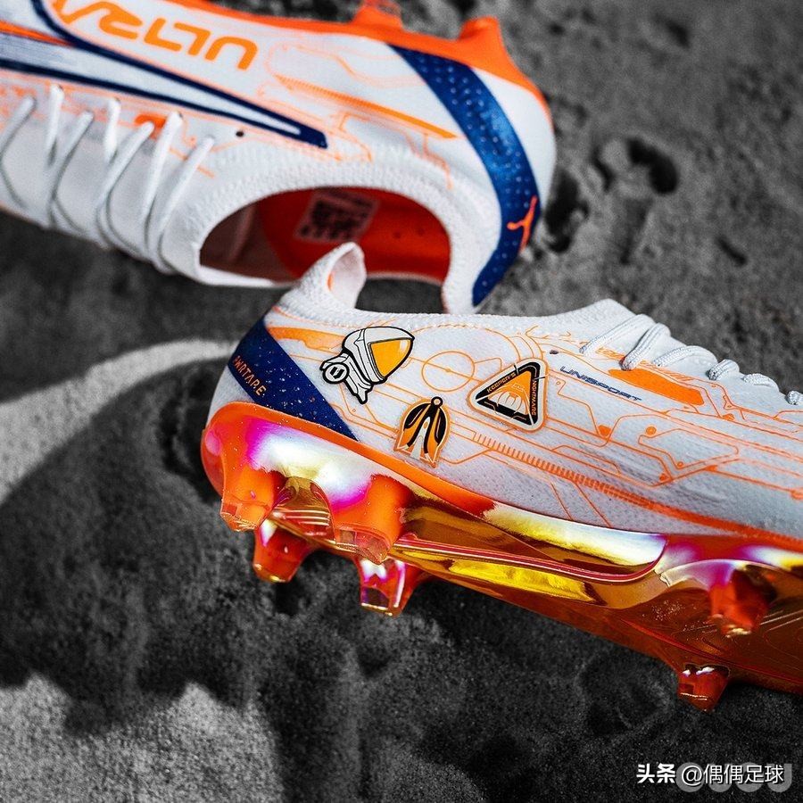 彪马奔驰联名足球鞋,彪马roaringwild联名款休闲鞋