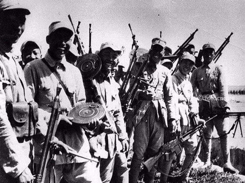 新四军战士腹背受敌,腹背受敌的新四军