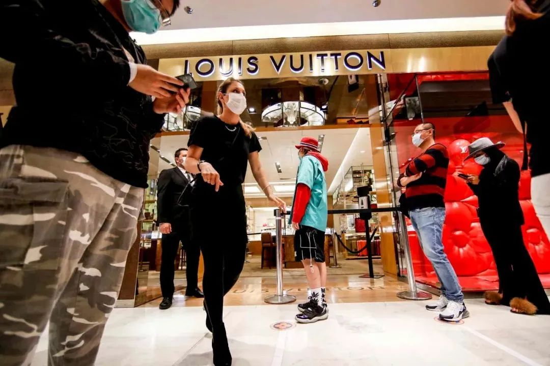 adidas即将重新开始销售yeezy产品,李宁官宣doinb