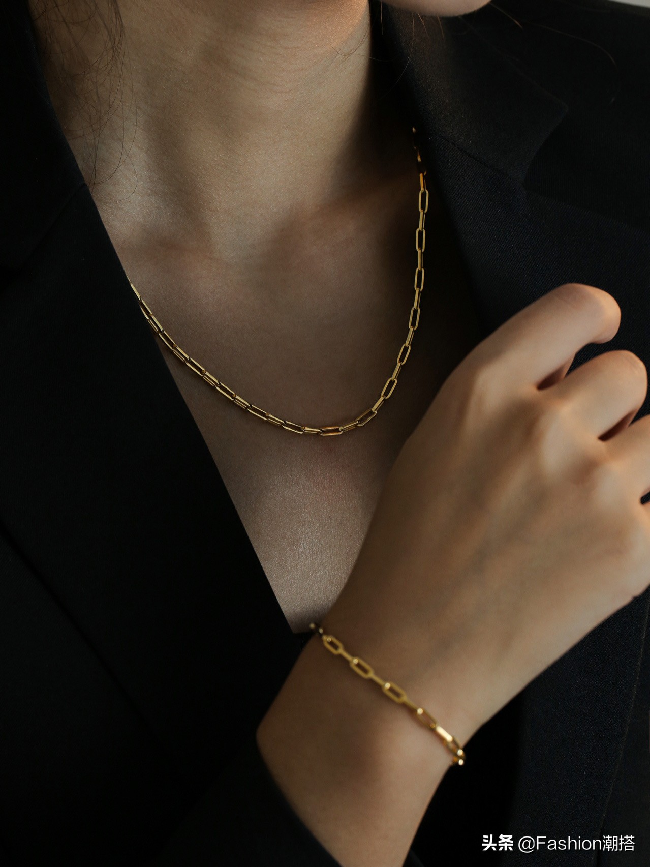 公认最好看的小众配饰搭配,5件饰品让你的搭配走向时尚