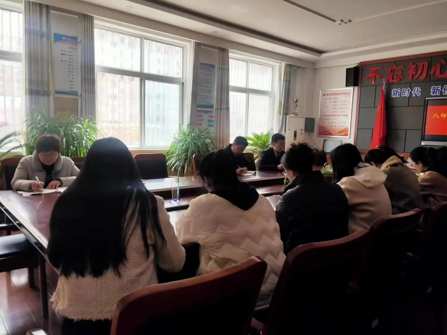 浠庢湰璐ㄤ笂鍋氬埌涓轰汉甯堣〃鏁欑爺鎬荤粨,鍑濆績閾稿笀榄傛暀鐮旇偛鏂颁汉