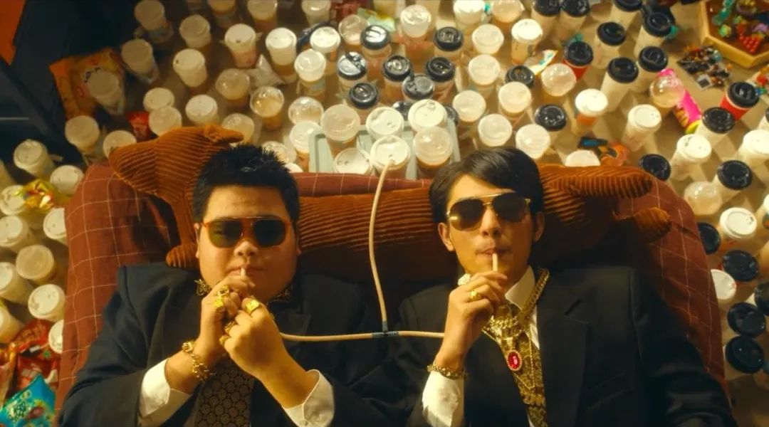 19元就能拥有一杯FENDI，周边被炒到上百，喜茶掌握了你什么心理