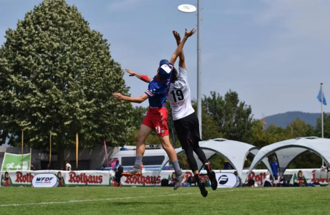 “*底卧**”深圳飞盘局：没有“飞盘媛”，只有佛系的年轻人