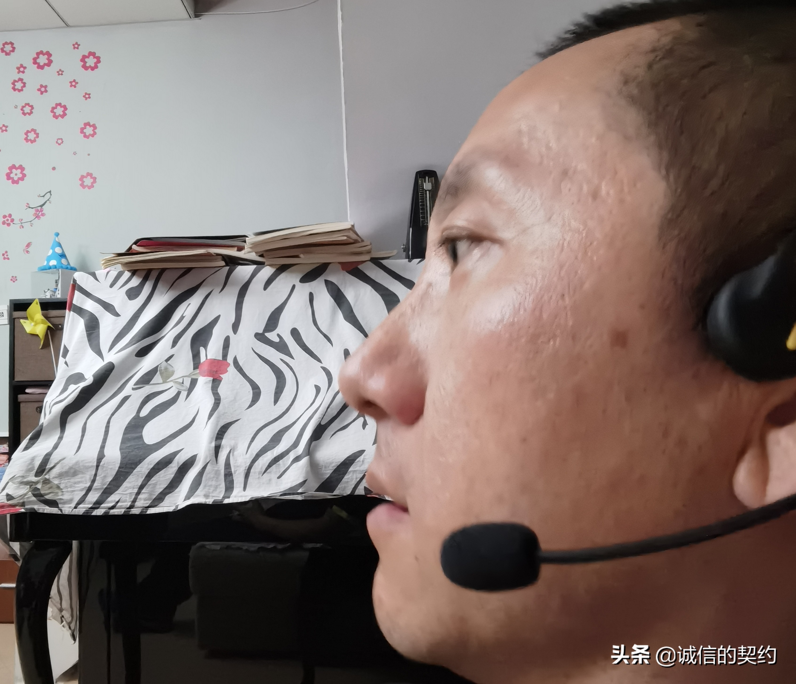 有麦克风的耳机用开mic吗,有了麦克风还需要扬声器吗