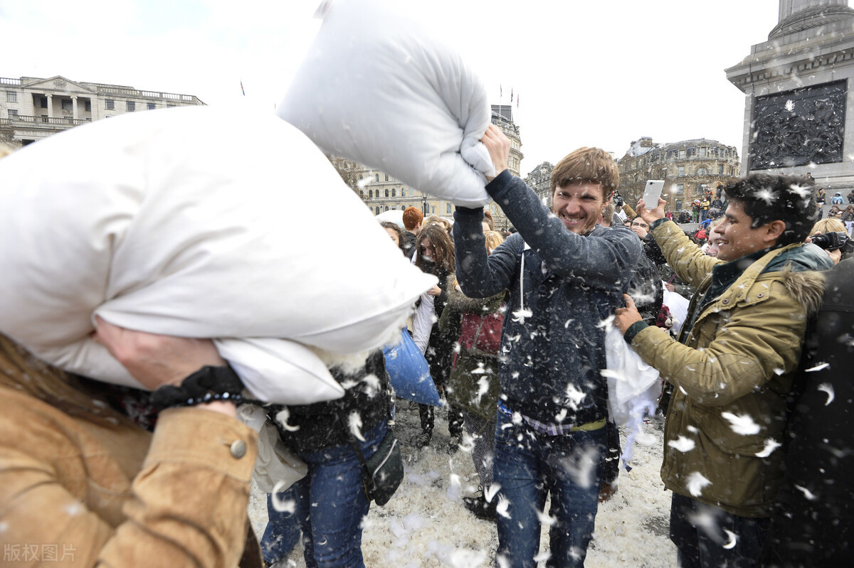 装修工人打枪射击视频搞笑,装修工人射钉枪打到自己