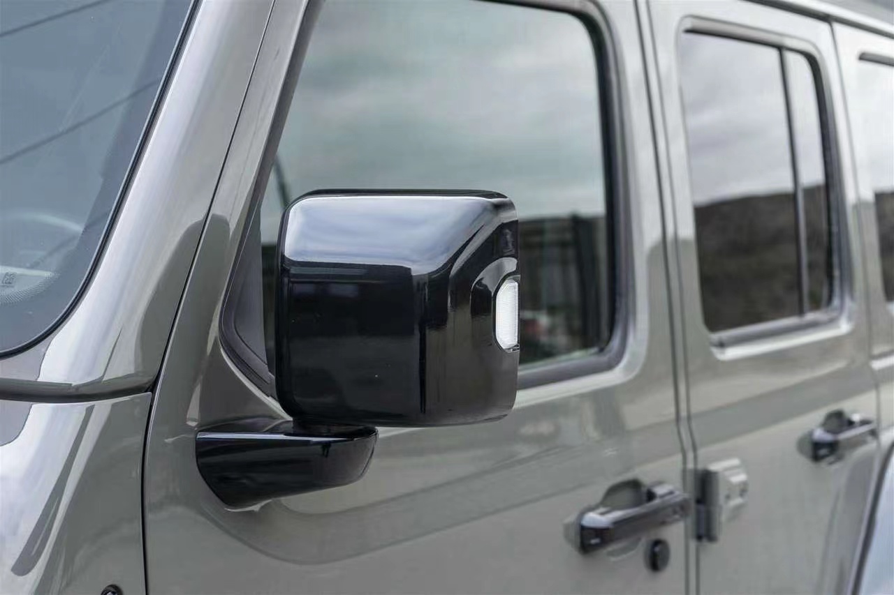 越野范更浓郁！新款jeep牧马人实拍，尺寸更大，6.4引擎+四驱