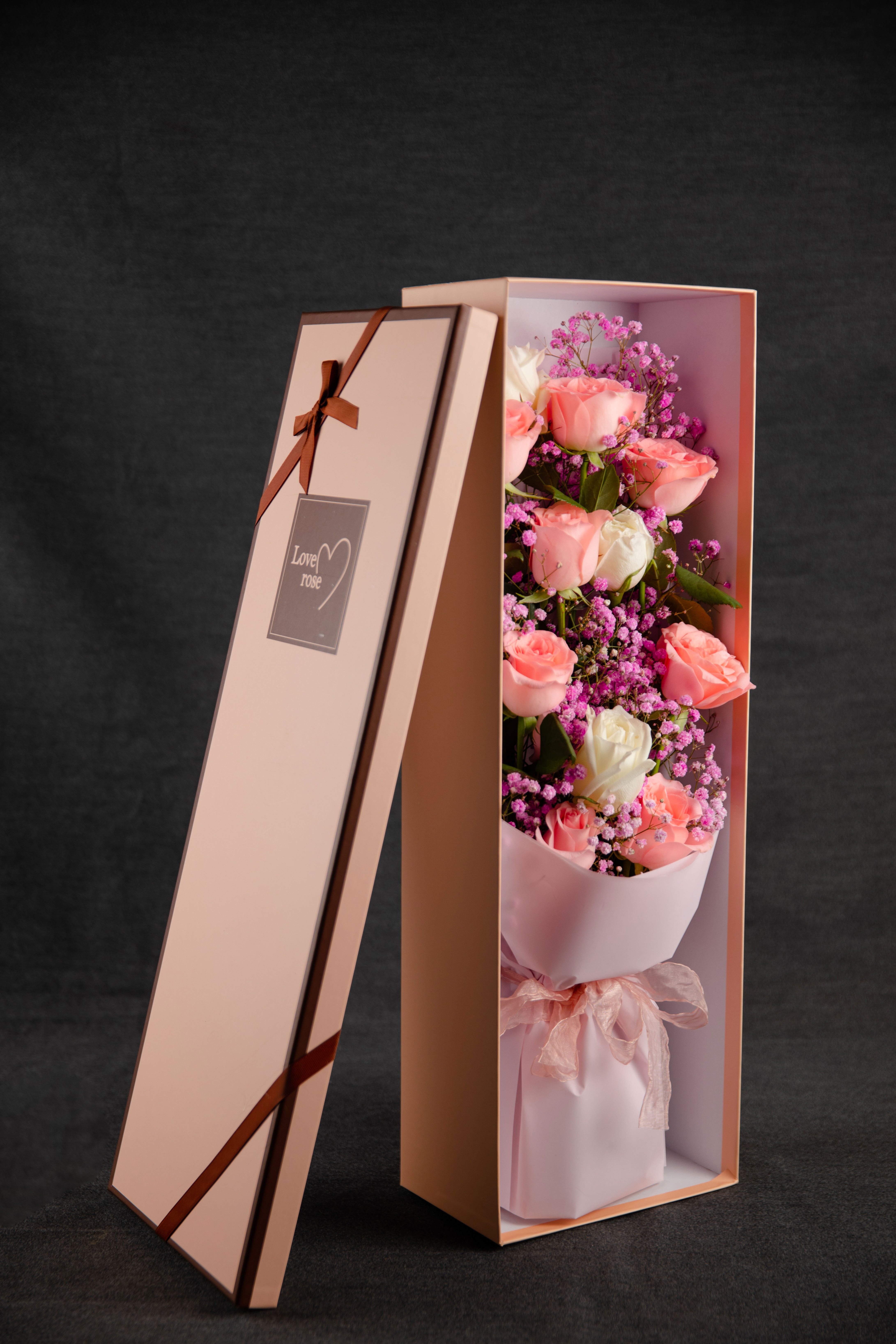 七夕一见倾心11朵红玫瑰diy花束,2020年七夕天空之镜礼盒花束