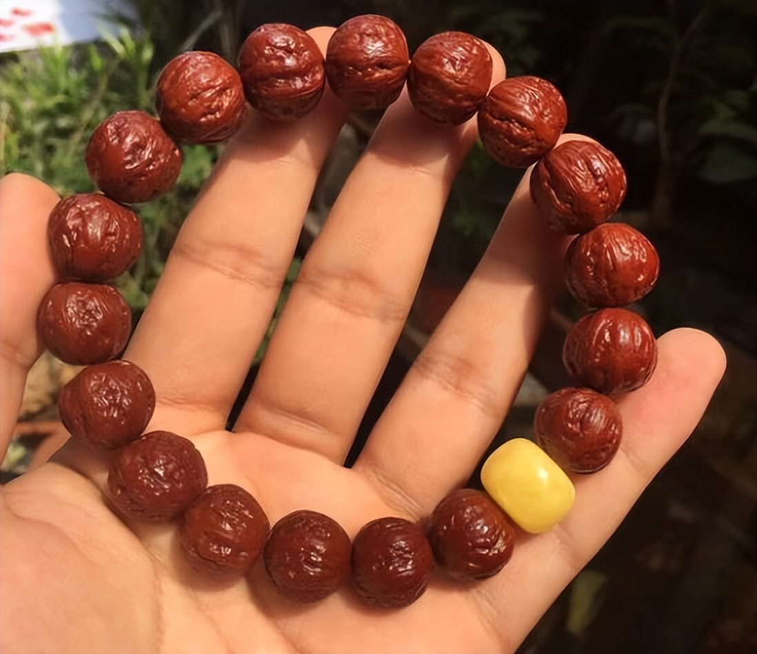 小核桃手串盘了一年,小核桃手串盘起来很油