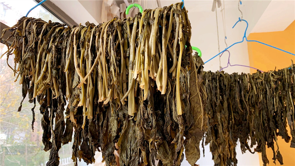 冬季，吃萝卜白菜不如吃它，营养极高，正当季，晒干炖肉吃特香