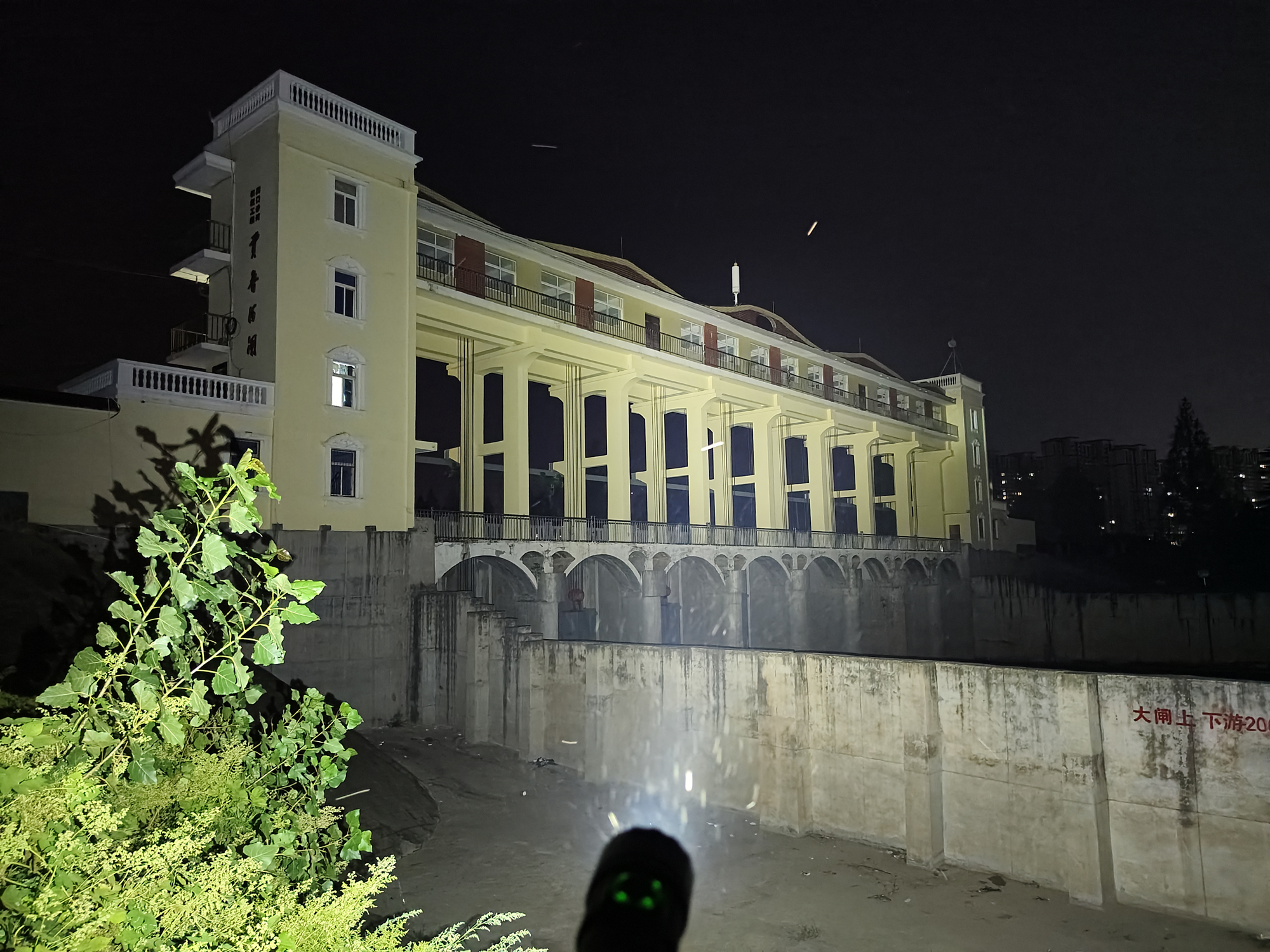 性价比高的强光电筒,高性价比手电筒强光推荐