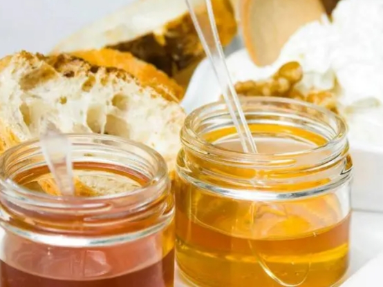 喝蜂蜜早上喝好还是晚上喝好呢,蜂蜜什么时候喝最好早上还是晚上