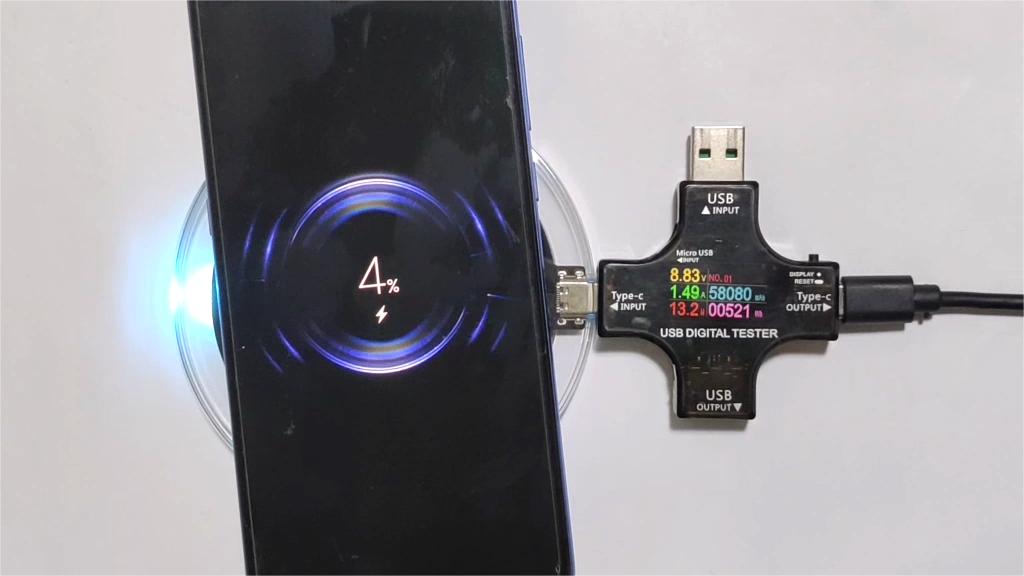 不用任何充电神器就可以充电,可以直接安在手机背面的充电神器