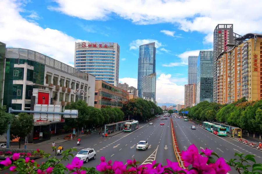 天府大道哪一年发展的,天府新区的天府大道发展好吗