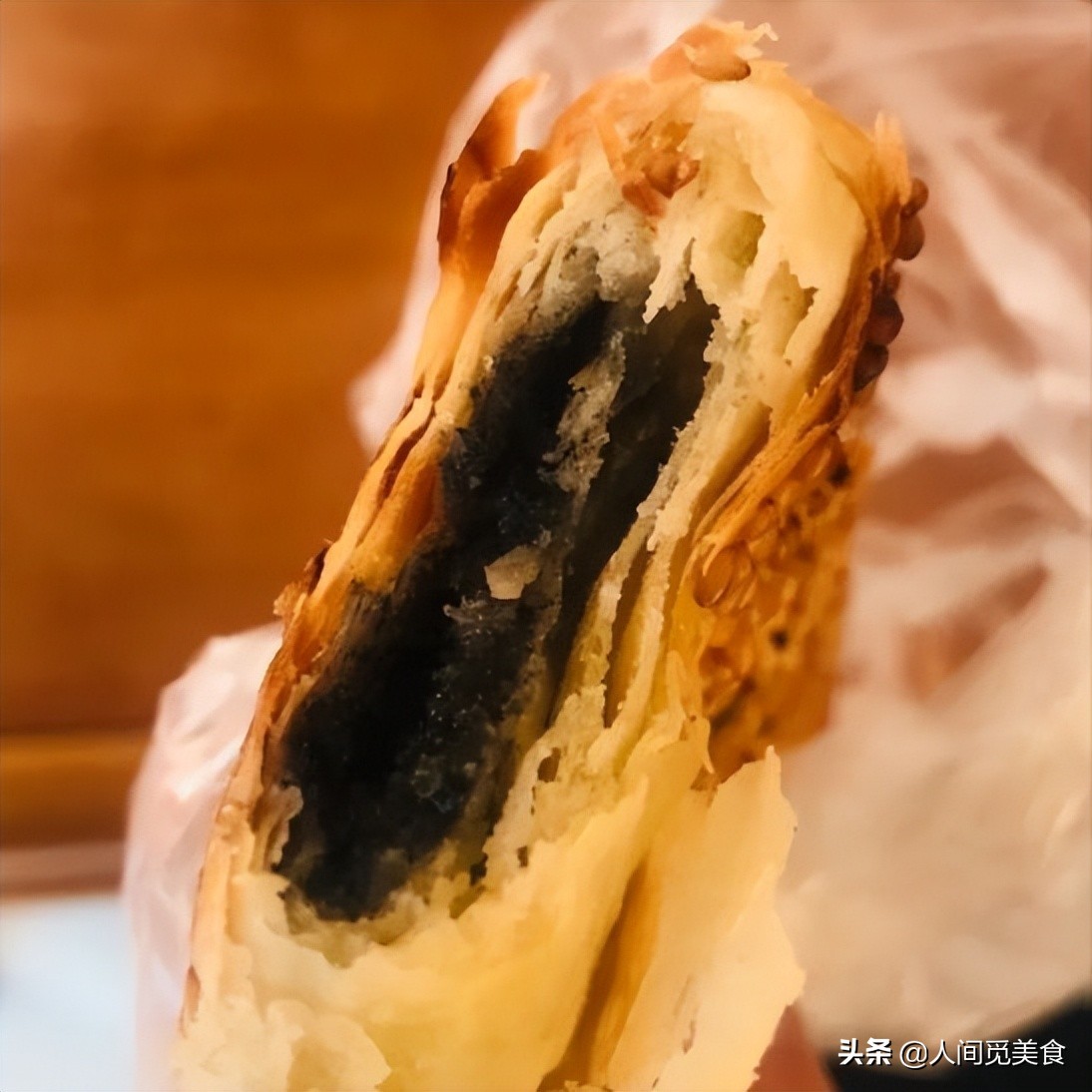 80后小夫妻摆摊卖饼,月入一万元勤劳夫妻摆摊卖饼