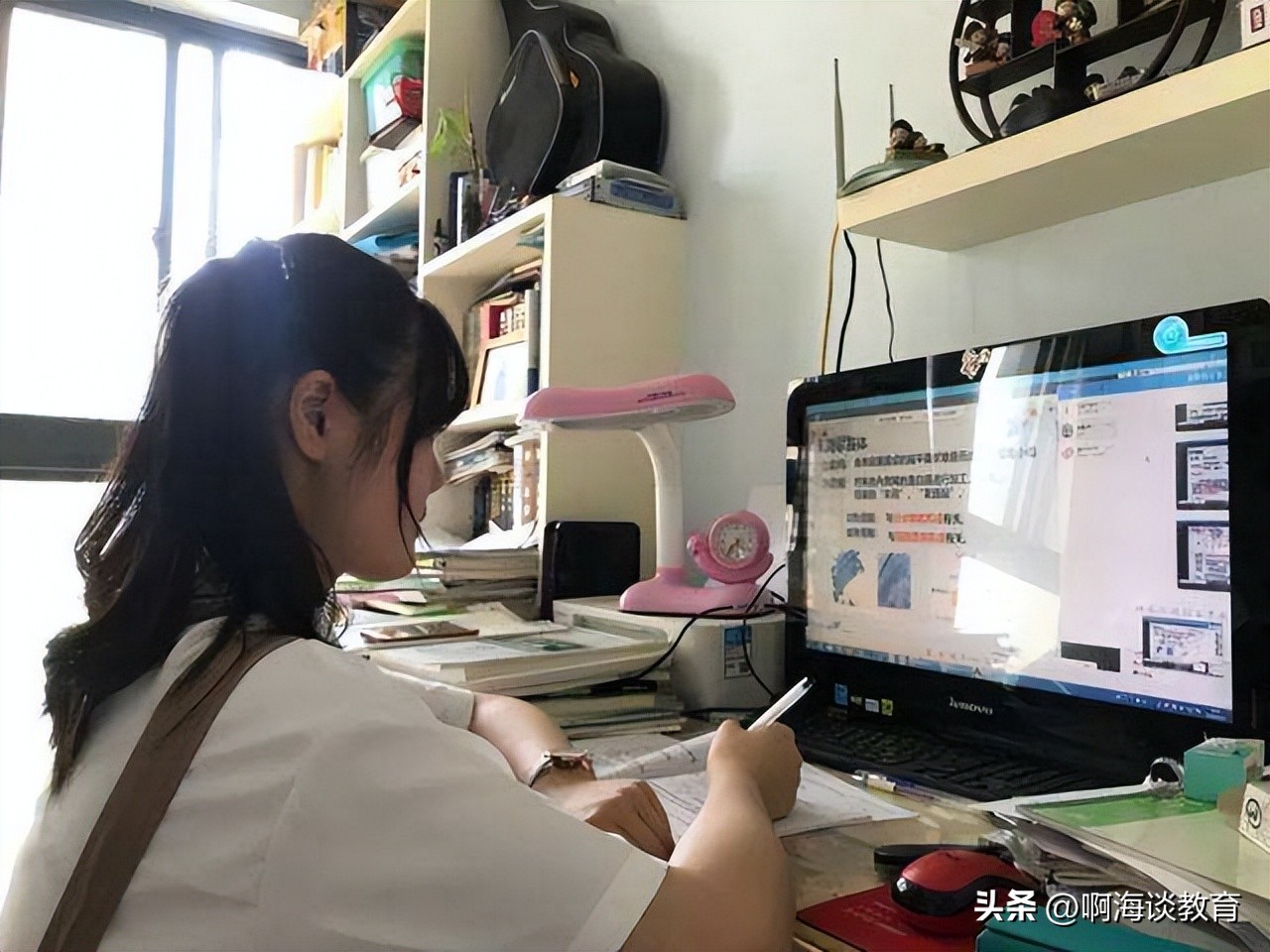 学生又成韭菜，网课平台收费了，资本太贪婪不充钱摄像头打不开
